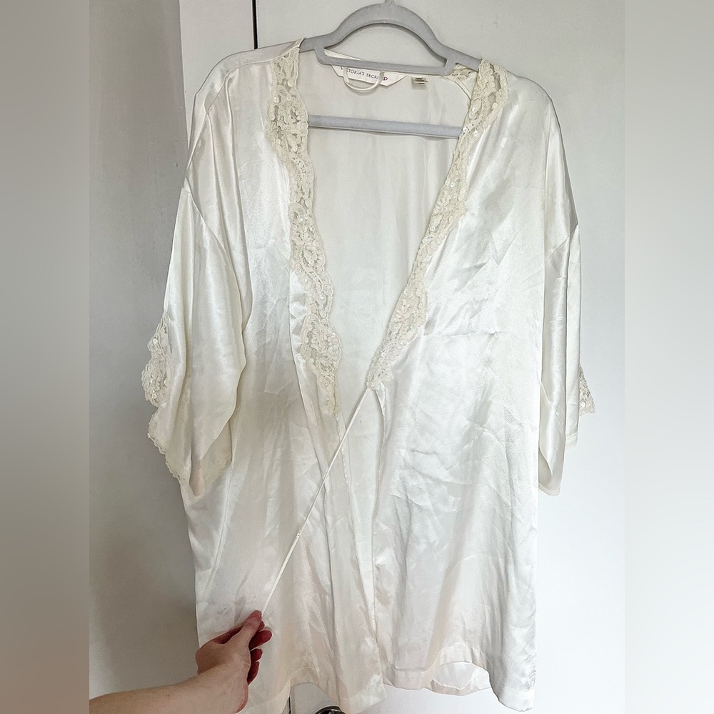 WHITE LACE ROBE - NO ROPE BELT